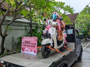 So Sweet! Pria Ini Kasih Kejutan Valentine Buat Istri, Motor Baru Dipitain So Sweet! Pria Ini Kasih Kejutan Valentine Buat Istri, Motor Baru Dipitain