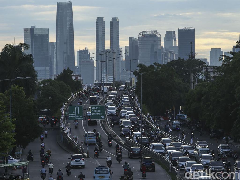 Dishub DKI: Volume Lalu Lintas Selama PPKM Level 2 Naik 3,33% Dishub DKI: Volume Lalu Lintas Selama PPKM Level 2 Naik 3,33%
