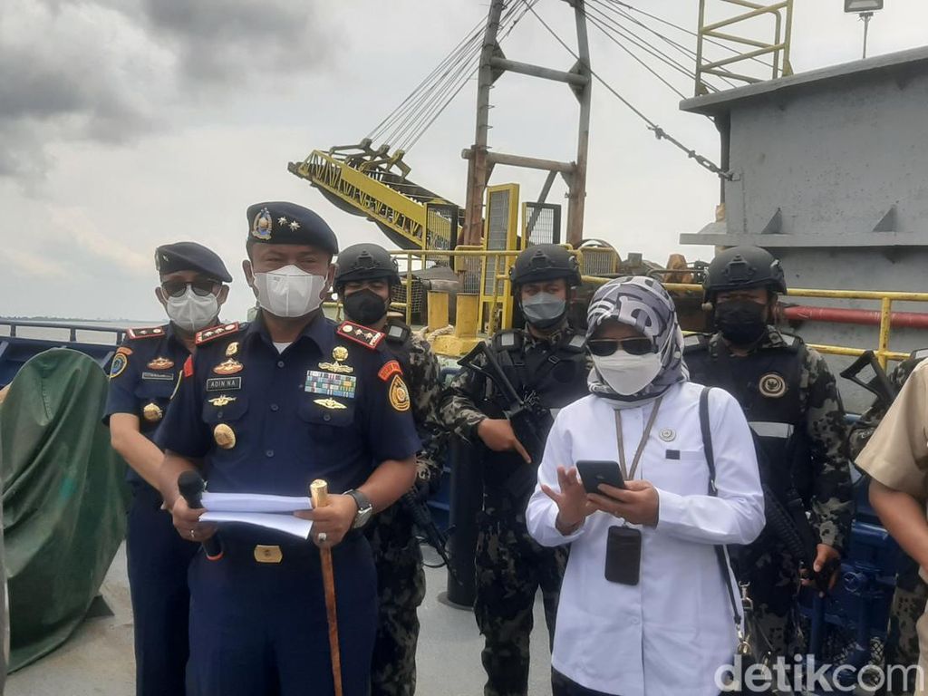 KKP Tangkap Kapal Angkut Pasir Ilegal di Riau, Pensiunan TNI Ikut Dibekuk