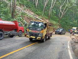 Sempat Tertimbun Longsor 9 Jam, Jalur Trenggalek-Ponorogo Kini Bisa Dilewati