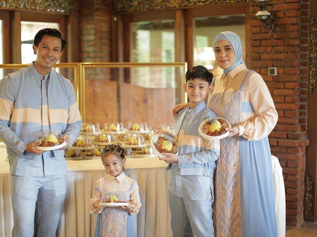 Tangis Fairuz A Rafiq Harus Terpisah dengan Anak karena Covid-19 Tangis Fairuz A Rafiq Harus Terpisah dengan Anak karena Covid-19
