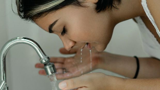 Mencuci muka/Foto: Pexels/Vitória Santos