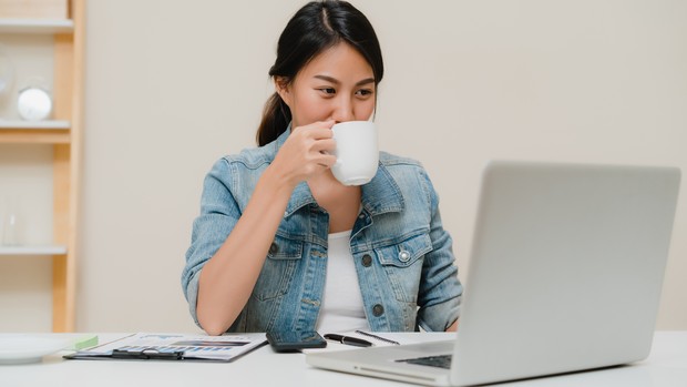 Tipe orang night owl yang cenderung produktif di malam hari.