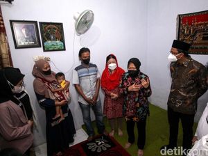 Mensos dan Bupati Sidoarjo Fasilitasi Pengobatan Bocah Penderita Atresia Ani Mensos dan Bupati Sidoarjo Fasilitasi Pengobatan Bocah Penderita Atresia Ani