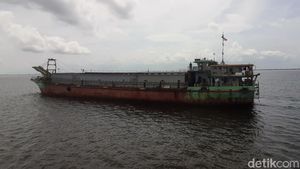 Momen KKP Tangkap Kapal Ilegal di Pulau Rumpat Riau