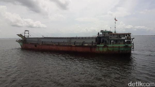 Momen KKP Tangkap Kapal Ilegal di Pulau Rumpat Riau
