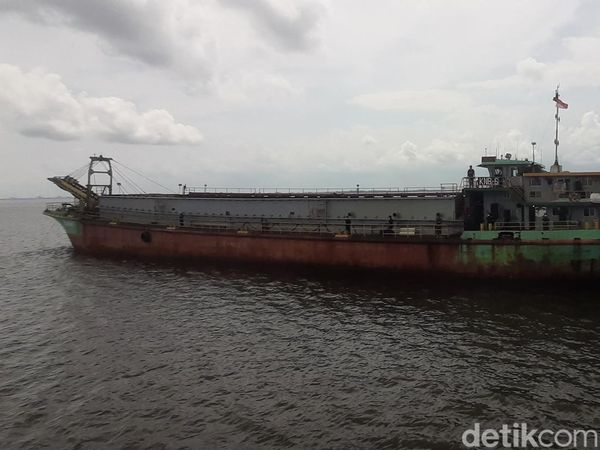 Momen KKP Tangkap Kapal Ilegal di Pulau Rumpat Riau