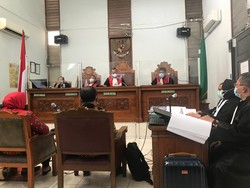 Olivia Nathania Kena Omel Hakim karena Makan dan Minum saat Sidang