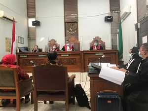 Olivia Nathania Kena Omel Hakim karena Makan dan Minum saat Sidang Olivia Nathania Kena Omel Hakim karena Makan dan Minum saat Sidang