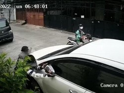 Pria Berjaket Ojol Curi Spion Mobil di Jelambar Jakbar, Polisi Selidiki
