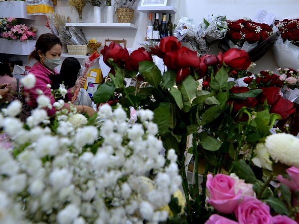 Berburu Bunga Untuk Rayakan Hari Kasih Sayang