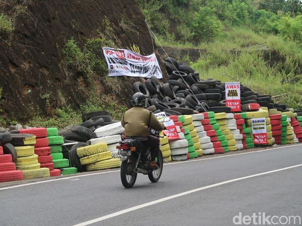Ratusan Ban Warna-warni Terpasang di TKP Laka Maut Bantul