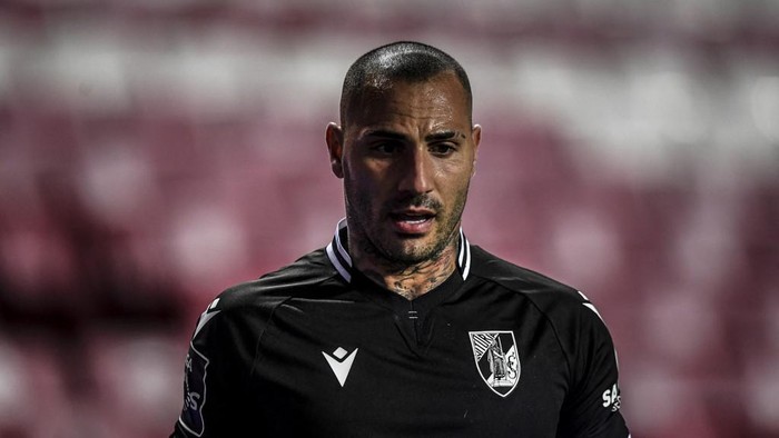 Guimaraes Portuguese forward Ricardo Quaresma reacts during the Portuguese League football match between Benfica and Vitoria Guimaraes at the Luz stadium in Lisbon on February 5, 2021. (Photo by PATRICIA DE MELO MOREIRA / AFP)
