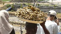 Sensasi Nonton Tes MotoGP dari Bukit, Ada Kacang Rebus dan Pop Mie