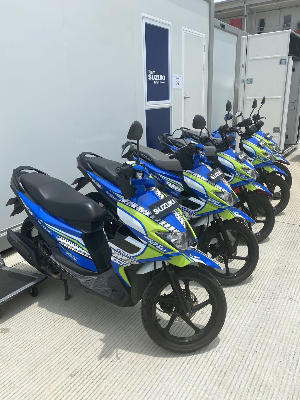 Dua unit Nex II dan tiga unit Nex Crossover digunakan sebagai motor paddock buat tim Suzuki Ecstar, termasuk untuk pembalap Alex Rins dan Joan Mir di MotoGP Mandalika.