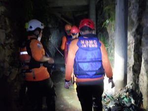Bocah 8 Tahun Hanyut di Parit Kota Semarang, SAR Gabungan Dikerahkan Bocah 8 Tahun Hanyut di Parit Kota Semarang, SAR Gabungan Dikerahkan