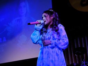Asmara Novia Kolopaking Dinyanyikan Ulang Viola, Gandeng Dwiki Dharmawan Asmara Novia Kolopaking Dinyanyikan Ulang Viola, Gandeng Dwiki Dharmawan