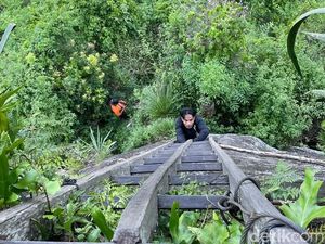 Dusun Terisolasi di Atas Bukit, Warga di Pinrang Bertaruh Nyawa di Tebing Dusun Terisolasi di Atas Bukit, Warga di Pinrang Bertaruh Nyawa di Tebing