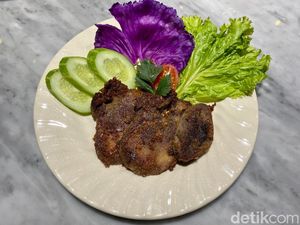 Wisma Dewa 19 Restography: Maknyus! Lidah Goreng Jamilah dan Sate Ayam Estianty