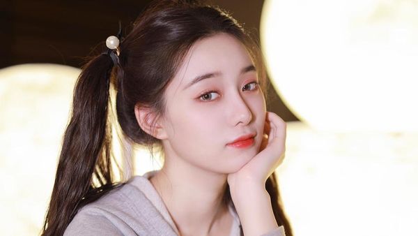 Pesona Xu Yiyang, Penyanyi China Mantan SMROOKIES