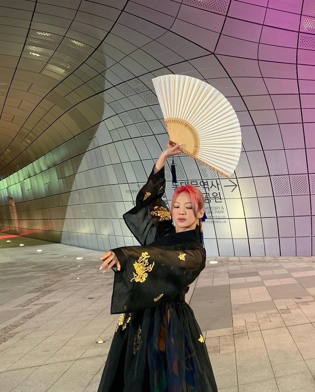 Potret Hyoyeon SNSD yang mengenakan hanbok di instagram.