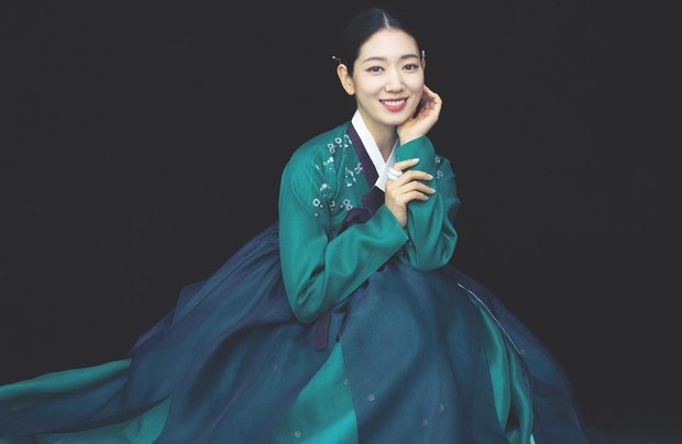 Park Shin Hye diserbu netizen Tiongkok karena pakai hanbok di instagramnya.