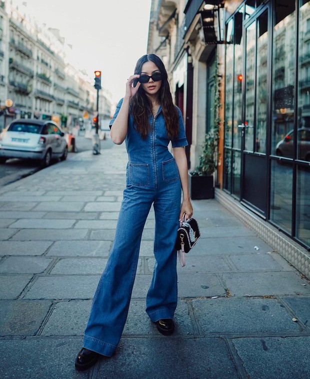 Alyssa wear jumpsuit jeans/instagram.com/alyssadaguise Alyssa nampak fashionable mengenakan jumpsuit jeans.