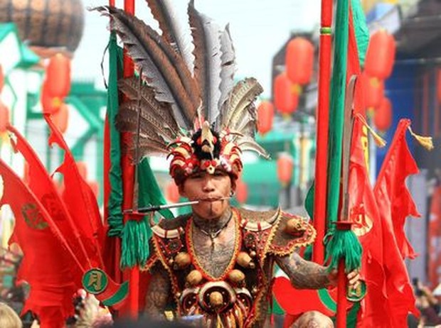 Atraksi Kekebalan Tubuh Di Perayaan Cap Go Meh Vietnam/Foto : detik.com/DetikID Atraksi Kekebalan Tubuh Di Perayaan Cap Go Meh Vietnam/Foto : detik.com/DetikID