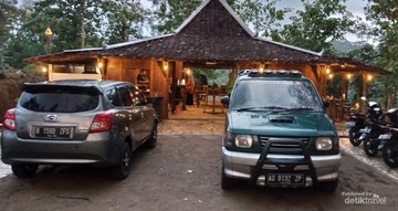 Potret Ploso Cafe Watu Wayang, Destinasi Wisata Kuliner di Karanganyar