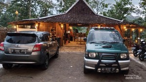 Potret Ploso Cafe Watu Wayang, Destinasi Wisata Kuliner di Karanganyar