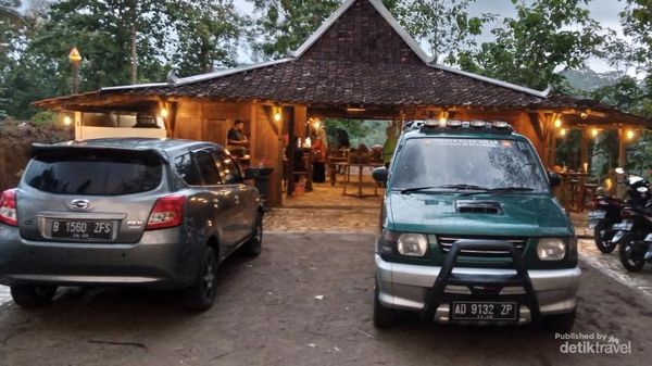 Potret Ploso Cafe Watu Wayang, Destinasi Wisata Kuliner di Karanganyar