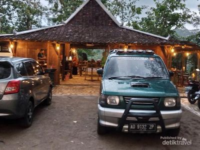 Potret Ploso Cafe Watu Wayang, Destinasi Wisata Kuliner di Karanganyar