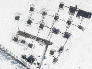 Citra Satelit Tunjukkan Militer Rusia Siaga Total di Dekat Ukraina