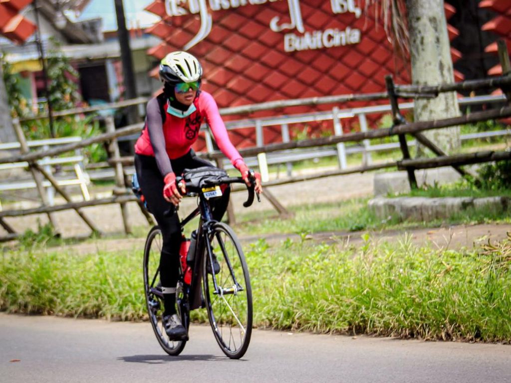 Cerita Ferry Silviana Abu Bakar yang Bersepeda 600 Km Selama 37 Jam
