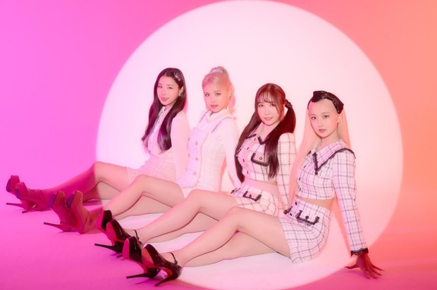 Foto Konsep Rocking Doll dalam single Heart Rider