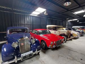 Wuiih, Deretan Mobil Klasik Mejeng di Galeri Soeyono Lembang Wuiih, Deretan Mobil Klasik Mejeng di Galeri Soeyono Lembang