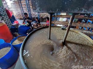 Harga Kedelai Naik, Perajin Tempe di Bandung Curhat Produksi Turun