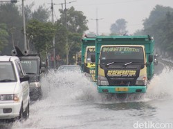 Biker Harap Hati-hati, Jalan Raya Porong Lama Tergenang