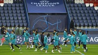 Benzema merupakan sumber gol utama Madrid musim ini. Secara keseluruhan, Benzema sudah mencatatkan 24 gol di semua ajang. Khusus Liga Champions, Benzema sudah mengemas 5 gol. (REUTERS/Gonzalo Fuentes)