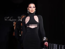 Putus dari Kanye West, Julia Fox Berlenggang di New York Fashion Week