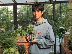 Jung Hae In Bikin Syok Lewat Gaya Rambut Baru