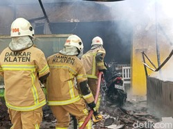 Lupa Matikan Kompor, Warung Makan-Motor di Klaten Terbakar