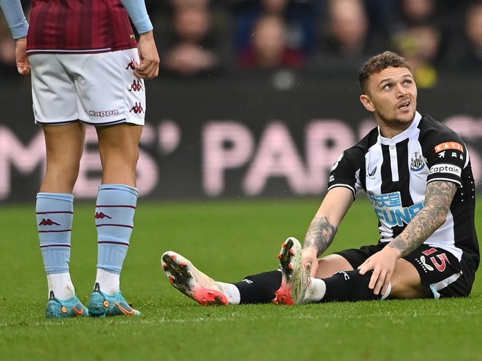NEWCASTLE UPON TYNE, ENGLAND - FEBRUARY 13: Newcastle full back Kieran Trippier sits down on the turf before leaving the field with an injury during the Premier League match between Newcastle United and Aston Villa at St. James Park on February 13, 2022 in Newcastle upon Tyne, England. (Photo by Stu Forster/Getty Images)