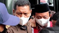 Momen Herry Wirawan Hadiri Sidang Vonis Kasus Pemerkosaan 13 Santri