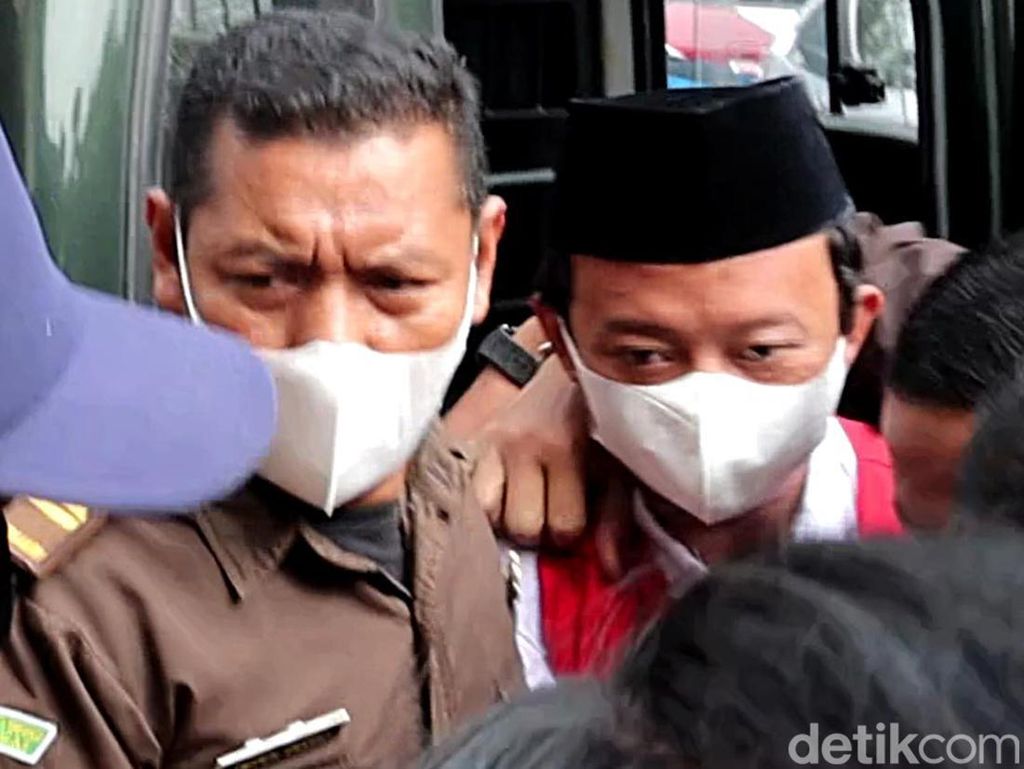 Jaksa Ajukan Banding Vonis Bui Seumur Hidup Herry Wirawan