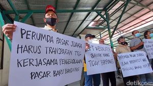 Pedagang Pasar Baru Trade Center Kota Bandung Protes Pengelola