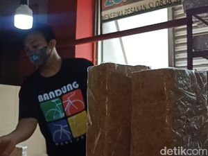 Kedelai Mahal, Pedagang Tahu-Tempe di Pasar Cimahi Naikan Harga Kedelai Mahal, Pedagang Tahu-Tempe di Pasar Cimahi Naikan Harga