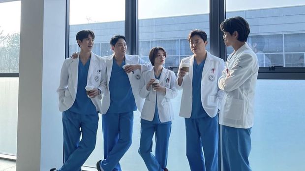 Pemain Hospital Playlist