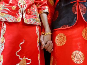 Ribuan Pasangan di China Berbondong-bondong Menikah Pada 22-02-2022 Ribuan Pasangan di China Berbondong-bondong Menikah Pada 22-02-2022