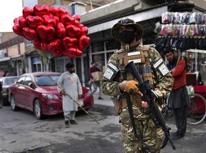 Mawar dan Balon Hati Warnai Hari Valentine di Bumi Taliban Mawar dan Balon Hati Warnai Hari Valentine di Bumi Taliban
